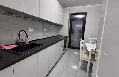 Alquiler a largo plazo de piso de 2 habitaciones 55 m² en el barrio Inel 1, Constanța, Rumanía