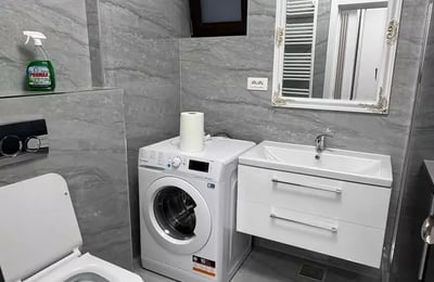 Alquiler a largo plazo de piso de 2 habitaciones 55 m² en el barrio Inel 1, Constanța, Rumanía