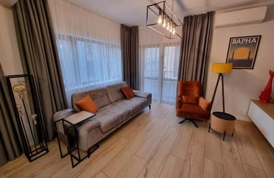 Langzeitmiete: Wohnung mit 2 Schlafzimmern 100 m² im Zentrum, Varna, Bulgarien