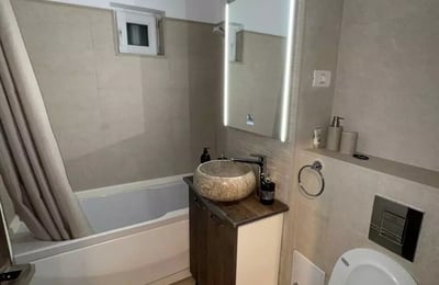 Long-term rental: 2-room apartment 60 m² in Casa de Cultura, Constanța, Romania