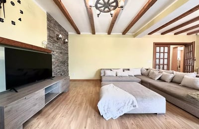 Location longue durée d’une maison de 160 m² avec 4 chambres dans le quartier Stupini, Brașov, Roumanie
