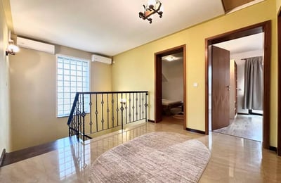 Location longue durée d’une maison de 160 m² avec 4 chambres dans le quartier Stupini, Brașov, Roumanie