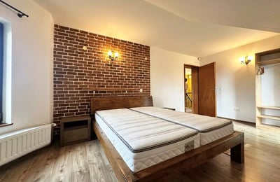 Location longue durée d’une maison de 160 m² avec 4 chambres dans le quartier Stupini, Brașov, Roumanie