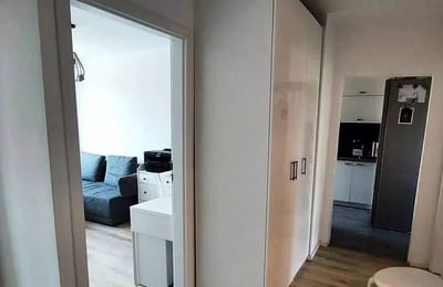 Location longue durée d’un appartement 3 pièces de 68 m² dans le quartier Fabryczna, Wrocław, Pologne