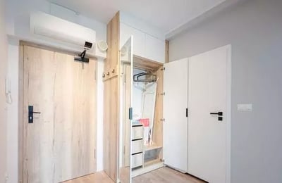 Location longue durée d’un appartement 2 pièces de 38 m² dans le quartier Partynice, Wrocław, Pologne