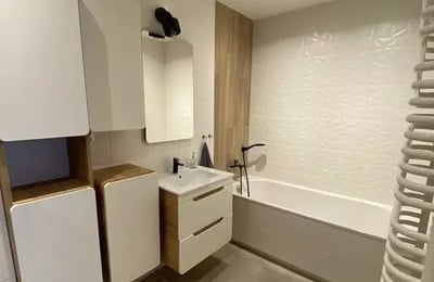 Alquiler a largo plazo de piso de 3 habitaciones 68 m² en el barrio Podgórze, Cracovia, Polonia