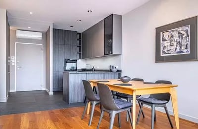 Langzeitmiete: 2-Zimmer-Wohnung 76 m² im Stadtteil Stary Mokotów, Warschau, Polen