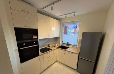 Location longue durée d’un appartement 2 pièces de 50 m² dans le quartier Gaj, Wrocław, Pologne