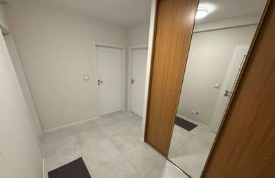 Location longue durée d’un appartement 2 pièces de 50 m² dans le quartier Gaj, Wrocław, Pologne