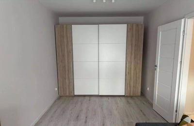 Location longue durée d’un appartement 2 pièces de 50 m² dans le quartier Gaj, Wrocław, Pologne