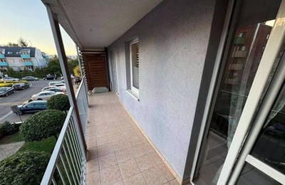 Location longue durée d’un appartement 2 pièces de 50 m² dans le quartier Gaj, Wrocław, Pologne