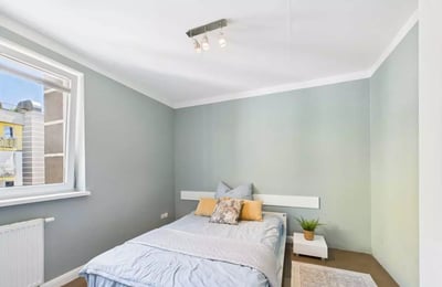 Location longue durée d’un appartement 4 pièces de 60 m² dans le quartier Zakrzów, Wrocław, Pologne