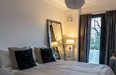 Alquiler a largo plazo de un piso de 2 habitaciones, 56 m², en Cracovia, Polonia