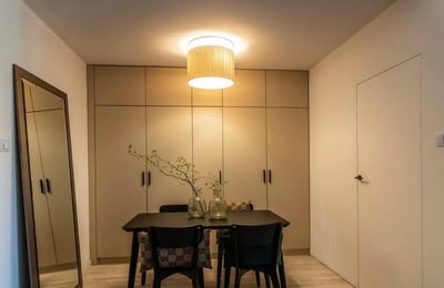 Alquiler a largo plazo de un piso de 2 habitaciones, 56 m², en Cracovia, Polonia