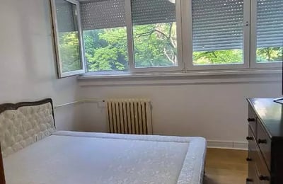 Alquiler a largo plazo de un piso de 3 habitaciones, 52 m², en Banovo Brdo, Belgrado, Serbia