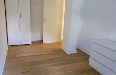 Alquiler a largo plazo de un piso de 3 habitaciones, 52 m², en Banovo Brdo, Belgrado, Serbia
