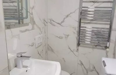 Alquiler a largo plazo de un piso de 3 habitaciones, 52 m², en Banovo Brdo, Belgrado, Serbia