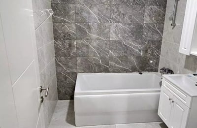 Location longue durée d’un appartement de 3 pièces 90 m², à Tomis Plus, Constanța, Roumanie