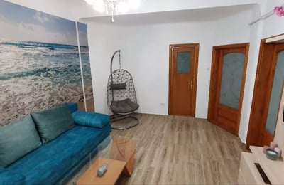 Alquiler a largo plazo de un piso de 3 habitaciones, 64 m², en el distrito del Casco Antiguo, Constanza, Rumanía