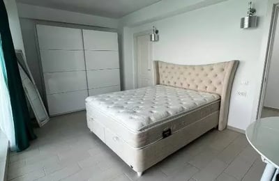 Alquiler a largo plazo de un piso de 3 habitaciones, 70 m², en el distrito de Mamaia, Constanza, Rumanía