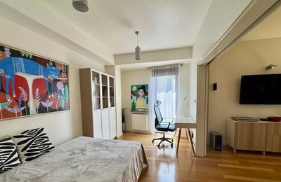 Alquiler a largo plazo de un piso de 4 habitaciones, 93 m², en el distrito de Kazimierz, Cracovia, Polonia