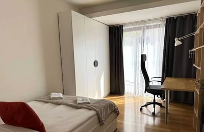 Alquiler a largo plazo de un piso de 4 habitaciones, 93 m², en el distrito de Kazimierz, Cracovia, Polonia