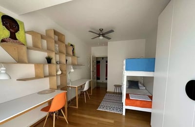 Alquiler a largo plazo de un piso de 4 habitaciones, 93 m², en el distrito de Kazimierz, Cracovia, Polonia