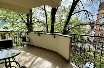 Alquiler a largo plazo de un piso de 4 habitaciones, 93 m², en el distrito de Kazimierz, Cracovia, Polonia