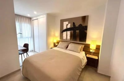 Alquiler a largo plazo de un piso de 2 dormitorios, 85 m², en Alicante, España