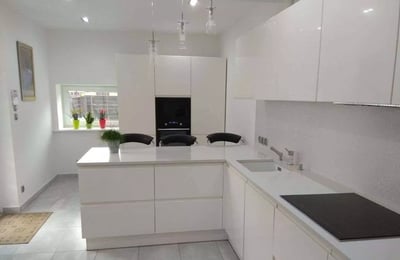 Langfristige Vermietung eines 6-Zimmer-Hauses, 270 m², Krakau, Polen