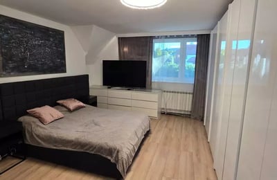 Langfristige Vermietung eines 6-Zimmer-Hauses, 270 m², Krakau, Polen