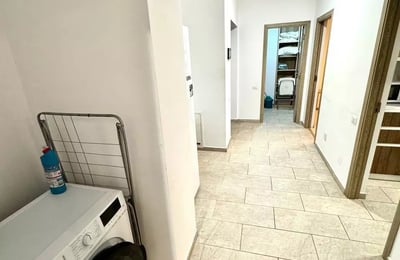 Alquiler a largo plazo de un piso de 2 habitaciones en el distrito de Chiajna, Sector 6, Bucarest, Rumanía