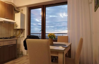 Location longue durée d’un appartement 2 pièces, 40 m², dans le quartier Mamaia, Constanța, Roumanie