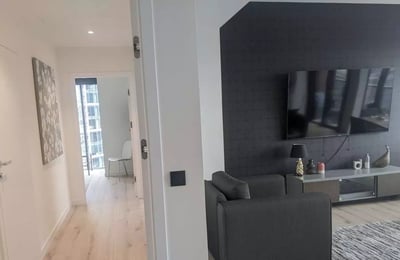 Location longue durée d’un appartement de 3 pièces, 75 m², dans le quartier Wola, Varsovie, Pologne