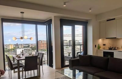 Location longue durée d’un appartement de 3 pièces, 75 m², dans le quartier Wola, Varsovie, Pologne