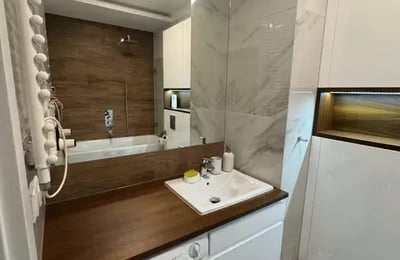 Alquiler a largo plazo de un piso de 3 habitaciones, 55 m², en el distrito de Prądnik Biały, Cracovia, Polonia