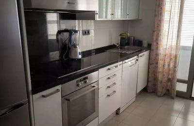 Langfristige Vermietung einer 3-Schlafzimmer-Wohnung, 120 m², in Alicante, Spanien