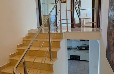 Долгосрочная аренда 3-комнатной квартиры, 125 м², в районе Tomis Plus, Констанца, Румыния