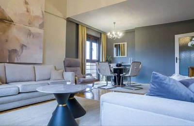 Alquiler a largo plazo de un piso de 2 habitaciones, 64 m², en el distrito de Banovo Brdo, Belgrado, Serbia