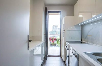 Alquiler a largo plazo de un piso de 2 habitaciones, 64 m², en el distrito de Banovo Brdo, Belgrado, Serbia