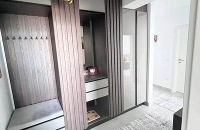 Location longue durée d’un appartement de 3 pièces, 80 m², Tractorul, Brașov, Roumanie