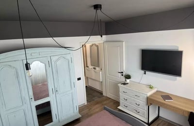 Alquiler a largo plazo de un piso de 3 habitaciones 80 m², distrito Tomis Nord, Constanza, Rumanía