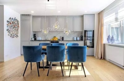 Location longue durée d’un appartement de 4 pièces, 129 m², Wola, Varsovie, Pologne