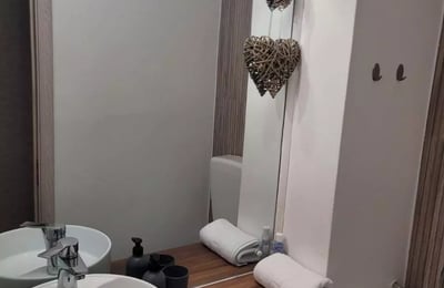 Location longue durée d’un appartement de 3 pièces, 74 m², à Constanța, Faleza Nord, Roumanie