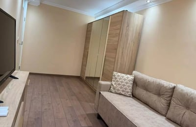 Alquiler a largo plazo de un piso de 3 habitaciones, 84 m², en el distrito de Voždovac, Belgrado, Serbia