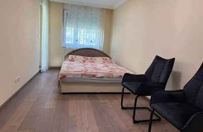 Alquiler a largo plazo de un piso de 3 habitaciones, 84 m², en el distrito de Voždovac, Belgrado, Serbia