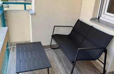 Alquiler a largo plazo de un piso de 3 habitaciones, 84 m², en el distrito de Voždovac, Belgrado, Serbia