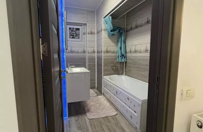 Location longue durée d’un appartement de 2 pièces, 60 m², Constanța, Roumanie