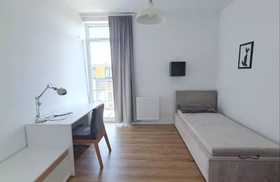 Долгосрочная аренда 4-комнатной квартиры 96 м² в районе Stare Miasto, Краков, Польша