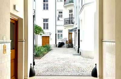 Location longue durée d’un studio de 36 m² à Praga-Północ, Varsovie, Pologne